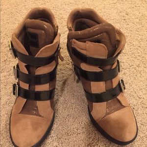 Guess boots